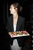 th_45532_Keri_Russell_offering_petit_four_to_photographers_in_Hollywood-15_122_1167lo.JPG