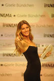 th_59904_celebrity_paradise.com_TheElder_GiseleBundchen2011_04_06_2011IpanemasandalcollectioninIstanbul2_122_178lo.jpg