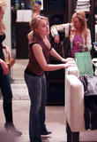 th_53832_Hayden_Panettiere_Shopping_in_Beverly_Hills_020507_24_122_20lo.jpg