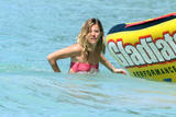 Sienna Miller (Сиенна Миллер) - Страница 2 Th_32624_sienna_miller_bikini_candids_tikipeter_celebritycity_016_123_209lo