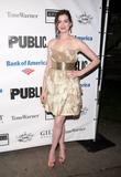 th_07488_Celebutopia-Anne_Hathaway-2009_Shakespeare_in_the_Park_opening_night_performance_of_Twelfth_Night-01_122_253lo.jpg