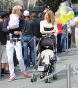 th_99304_Tikipeter_Billie_Piper_and_family_at_Disneyland_036_123_413lo.jpg
