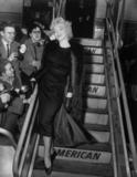 th_76446_MarilynMonroe_LeavingNYCForLA_Feb-25-1956_05_122_469lo.jpg