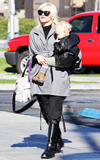 th_66915_gwen_stefani_takes_her_children_to_the_park_tikipeter_celebritycity_001_123_574lo.jpg