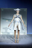th_66109_Hussein_Chalayan_Paris_Fashion_Show_130_123_584lo.jpg