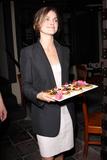th_45609_Keri_Russell_offering_petit_four_to_photographers_in_Hollywood-01_122_926lo.JPG