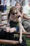 http://img175.imagevenue.com/loc388/th_96640_EmmaWatson06252010GlastonburyMusicFestival27_122_388lo.jpg