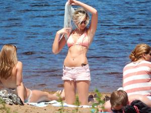 Group-of-Sexy-Teens-at-the-Beach-61rwls90x0.jpg